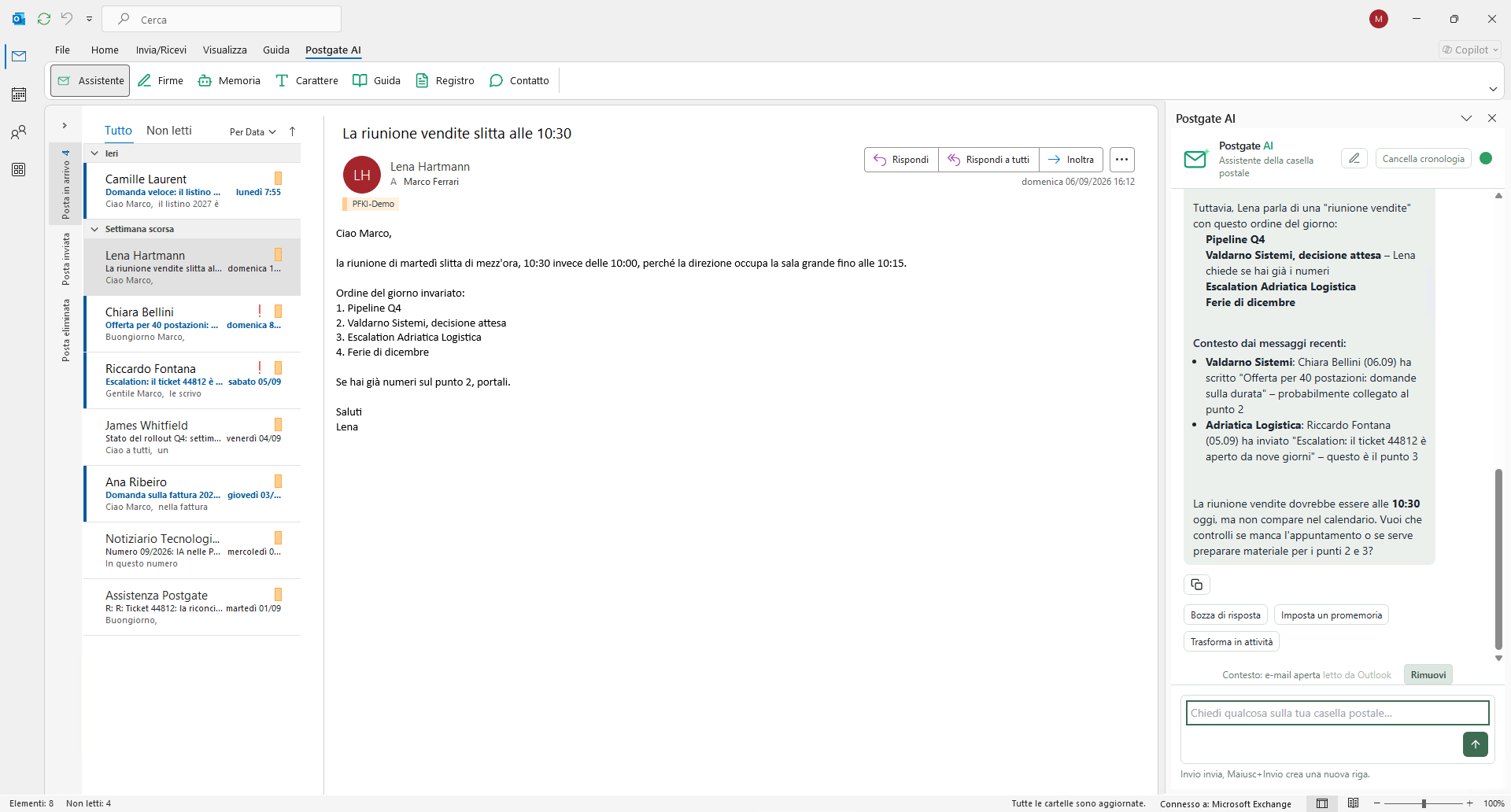 Outlook con un messaggio aperto e accanto l’assistente con i punti della riunione settimanale presi da più scambi di mail